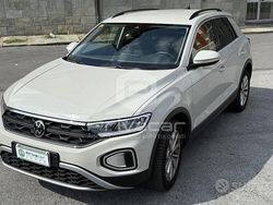 Grigio Usata 2022 VW T-Roc Life SUV | 21.900 € (Buon prezzo)