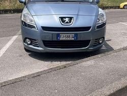 Blu/azzurro Usata 2011 Peugeot 5008 Family Monovolume | 5000 € (Buon prezzo)