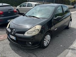 Nero Usata 2009 Renault Clio II Due volumi | 950 € (Buon prezzo)