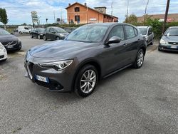 Grigio Usata 2018 Alfa Romeo Stelvio Business SUV | 15.000 € (Buon prezzo)