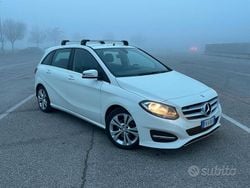 Bianco Usata 2017 Mercedes B200 Monovolume | 9200 €