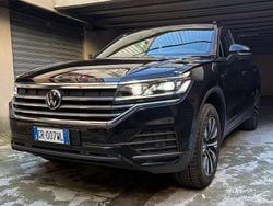 Nero Usata 2021 VW Touareg Atmosphere SUV | 37.000 € (Cara)