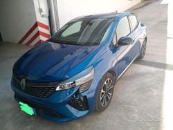 Blu Usata 2024 Renault Clio V Due volumi | 16.600 € (Buon prezzo)
