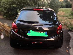 Nero Usata 2015 Peugeot 208 Active Due volumi | 5000 € (Buon prezzo)