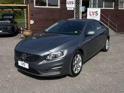 Grigio Usata 2017 Volvo S60 Business Edition Tre volumi | 10.999 € (Buon prezzo)
