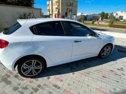 Bianco Usata 2017 Alfa Romeo Giulietta Due volumi | 11.000 € (Buon prezzo)