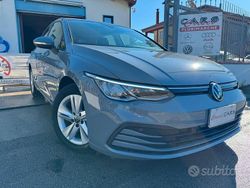 Grigio Usata 2022 VW Golf Style Tre volumi | 24.500 € (Buon prezzo)