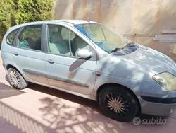 Usata 2002 Renault Scénic Monovolume | 900 € (Buon prezzo)