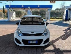 Bianco Usata 2012 Kia Rio Tre volumi | 3000 € (Molto cara)