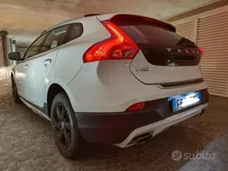 Usata 2015 Volvo V40 CC Station wagon | 13.100 € (Molto cara)