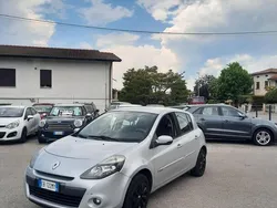 Grigio Usata 2010 Renault Clio II Tre volumi | 2900 € (Buon prezzo)