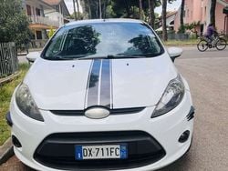 Usata 2009 Ford Fiesta Ambiente Due volumi | 3000 € (Buon prezzo)