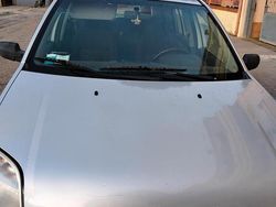 Usata 2005 Ford Fusion Tre volumi | 1900 € (Super prezzo)