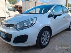 Bianco Usata 2012 Kia Rio Due volumi | 5400 €