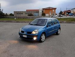 Usata 2005 Renault Clio II Dynamique Tre volumi | 1500 € (Ottimo prezzo)