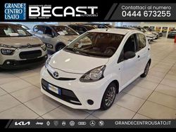 Bianco pastello Usata 2013 Toyota Aygo Connect Style Due volumi | 5500 € (Buon prezzo)