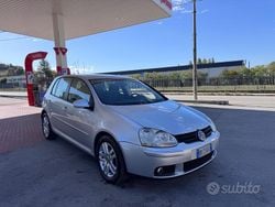 Argento Usata 2007 VW Golf V Comfortline Tre volumi | 3200 € (Buon prezzo)