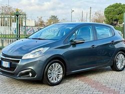 Grigio Usata 2017 Peugeot 208 Access Due volumi | 8999 € (Buon prezzo)
