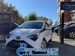Bianco pastello Usata 2021 Toyota Aygo Connect Style Due volumi | 10.890 € (Buon prezzo)