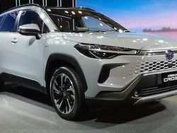 Antracite Usata 2024 Toyota Corolla Cross Lounge SUV | 33.800 € (Buon prezzo)