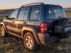 Blu Usata 2004 Jeep Cherokee SUV | 8000 €