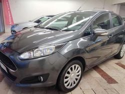 Grigio Usata 2016 Ford Fiesta Business Edition Tre volumi | 7000 € (Buon prezzo)