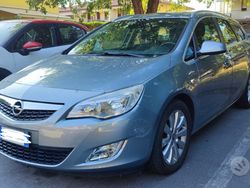Grigio Usata 2011 Opel Astra Station wagon | 4400 € (Buon prezzo)