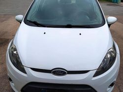 Bianco Usata 2012 Ford Fiesta Tre volumi | 3950 € (Buon prezzo)