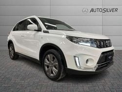 Bianco / pastello Usata 2024 Suzuki Vitara Cool SUV | 20.900 € (Buon prezzo)