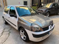 Bianco Usata 2002 Renault Clio II Expression+ Tre volumi | 2500 € (Molto cara)