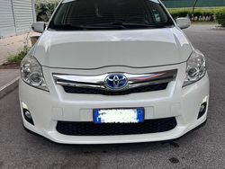 Bianco Usata 2011 Toyota Auris Hybrid Tre volumi | 7500 € (Buon prezzo)
