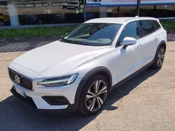 Bianco Usata 2024 Volvo V60 CC Core Station wagon | 44.400 € (Buon prezzo)