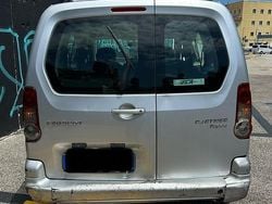 Grigio Usata 2012 Peugeot Partner Monovolume | 2250 € (Molto cara)