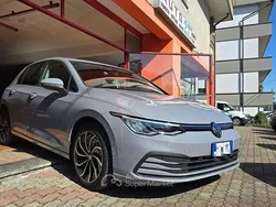 Grigio Usata 2023 VW Golf VIII R-line Tre volumi | 24.900 € (Buon prezzo)