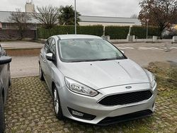 Grigio Usata 2016 Ford Focus Tre volumi | 7300 € (Buon prezzo)