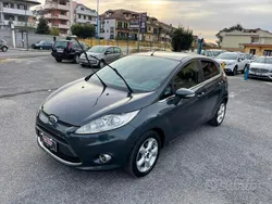 Grigio Usata 2010 Ford Fiesta Titanium Due volumi | 4300 € (Buon prezzo)