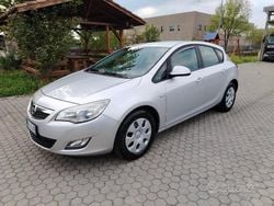 Grigio Usata 2010 Opel Astra Cosmo Tre volumi | 2990 € (Buon prezzo)