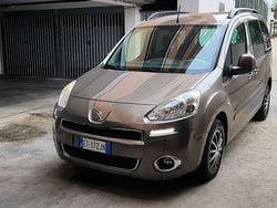 Usata 2014 Peugeot Partner Tepee Style Monovolume | 5650 € (Ottimo prezzo)