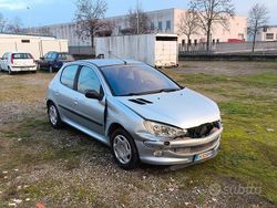 Usata 2003 Peugeot 206 Tre volumi | 300 €