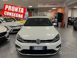 Bianco Usata 2018 VW Golf VII R-line Tre volumi | 19.900 € (Molto cara)