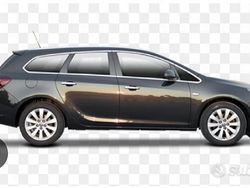 Nero Usata 2013 Opel Astra Cosmo Tre volumi | 4000 €