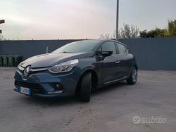 Grigio Usata 2017 Renault Clio IV Tre volumi | 10.000 € (Cara)