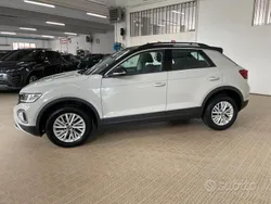 Usata 2022 VW T-Roc Life SUV | 19.900 € (Buon prezzo)
