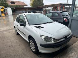 Bianco Usata 2007 Peugeot 206 Tre volumi | 2000 € (Buon prezzo)