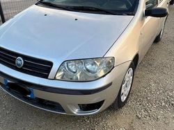 Grigio Usata 2004 Fiat Punto Tre volumi | 1499 € (Buon prezzo)