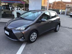 Grigio Usata 2019 Toyota Yaris Active Tre volumi | 10.850 € (Buon prezzo)
