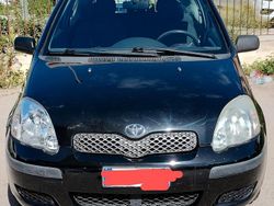Nero Usata 2004 Toyota Yaris Due volumi | 2800 € (Cara)