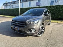 Grigio Usata 2019 Ford Kuga ST-Line SUV | 14.700 € (Buon prezzo)