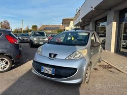 Grigio Usata 2007 Peugeot 107 Due volumi | 2900 € (Buon prezzo)