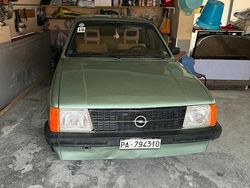 Verde Usata 1985 Opel Kadett Tre volumi | 2500 €